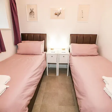 Whinstone בית נופש *