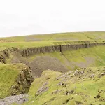 Nyaraló Whinstone Keisley